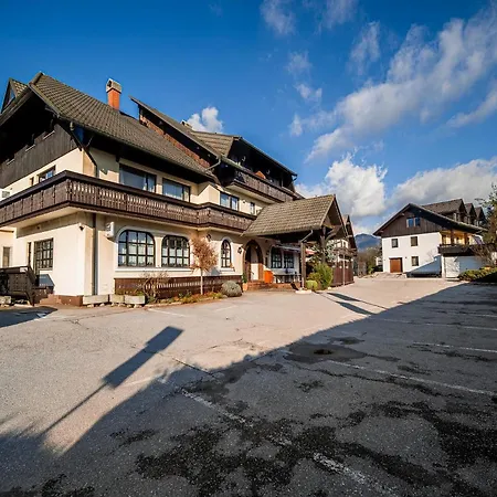 Leski Dvor