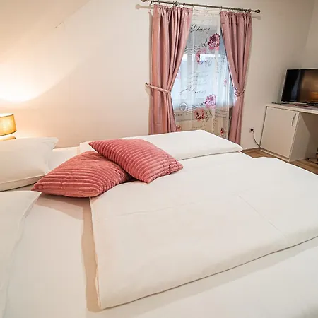 Guest house Leski Dvor 3*