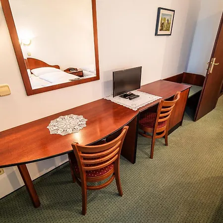 Leski Dvor 3* Lesce (Upper Carniola)