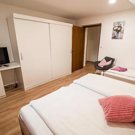 Pensjonat Leski Dvor 3*
