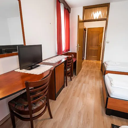 Leski Dvor 3*