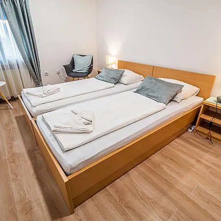 Leski Dvor 3* Лешче