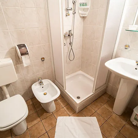 Leski Dvor 3* Lesce (Upper Carniola)