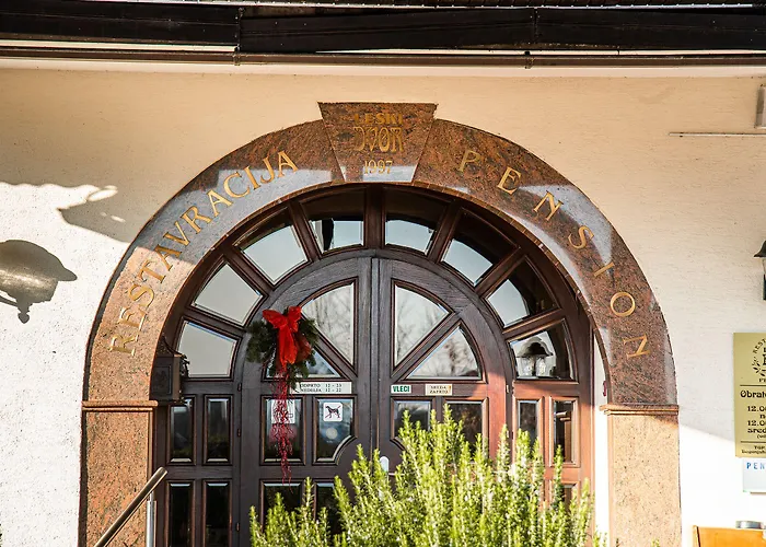 Leski Dvor ゲストハウス レスツェ