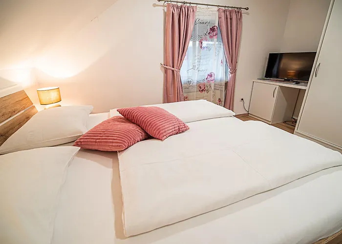 Leski Dvor ゲストハウス レスツェ